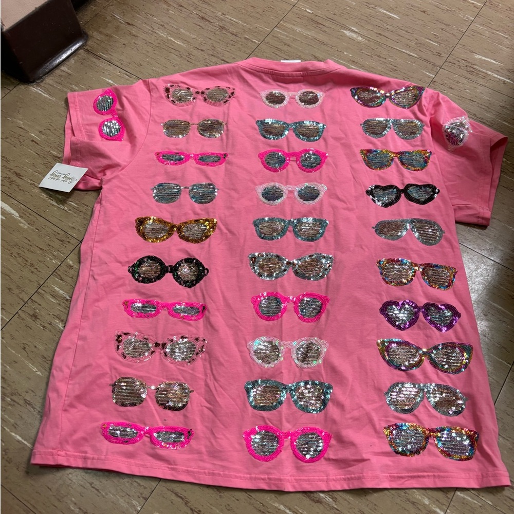 QUEEN OF SPARKLES Pink Short Sleeve Tee with Sequin Sunglasses - Picture 4 of 4